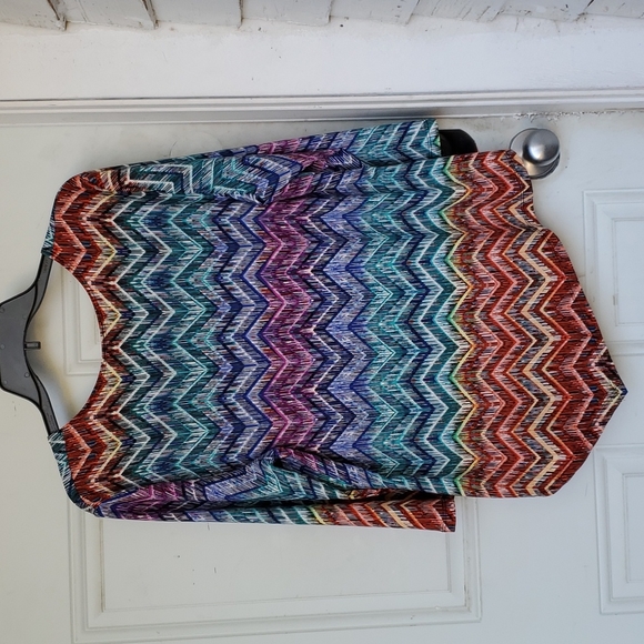 3/$30 Initiatives Asymmetrical Hem Top - Picture 2 of 6